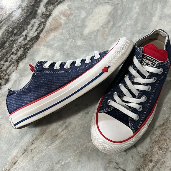 Converse • Sneakers • Women’s-Size 7 • Men’s-Size 5 - Picture 3 of 7